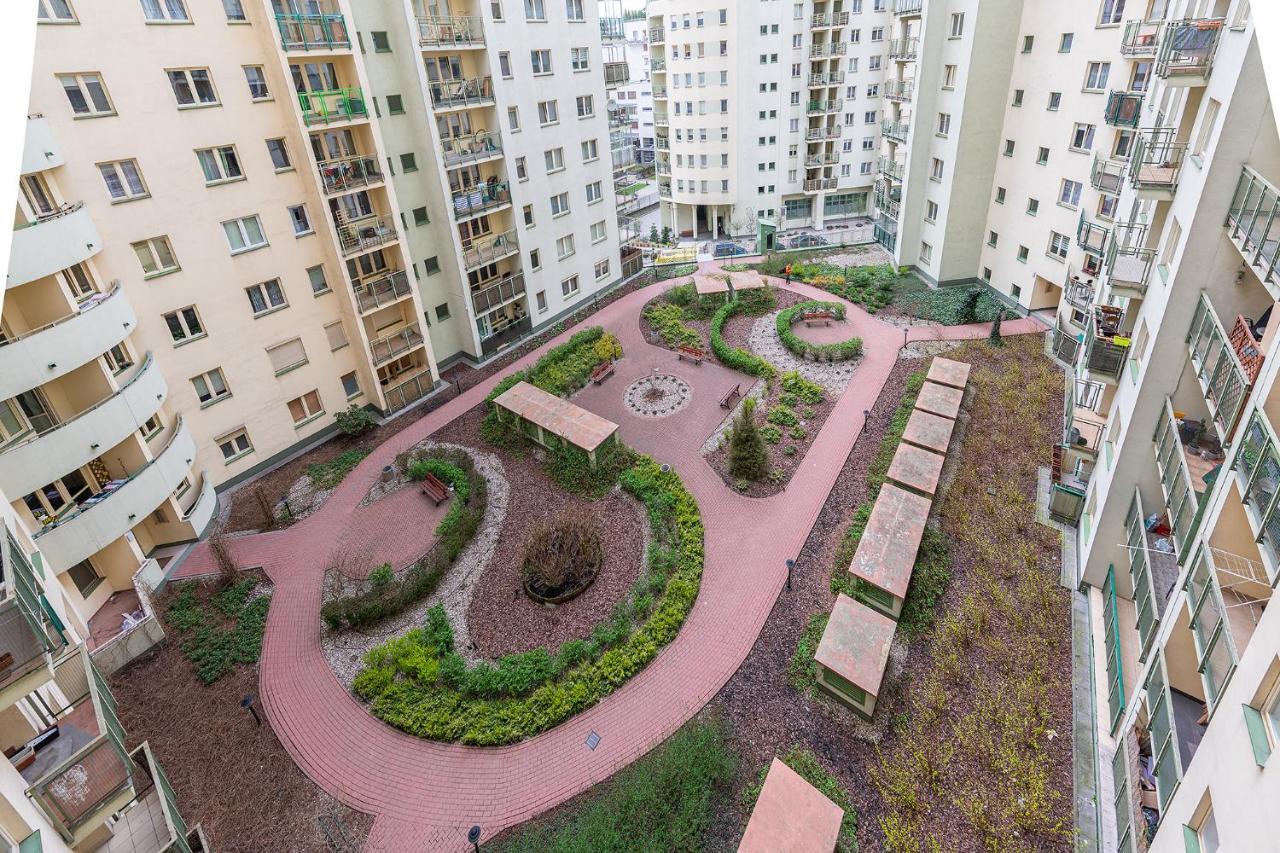 Bukowinska 12: Spacious Two-Bedroom Apartment with Balcony and Parking Warsaw Exterior photo